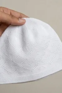 White knitted Muslim topi with a raised diamond pattern